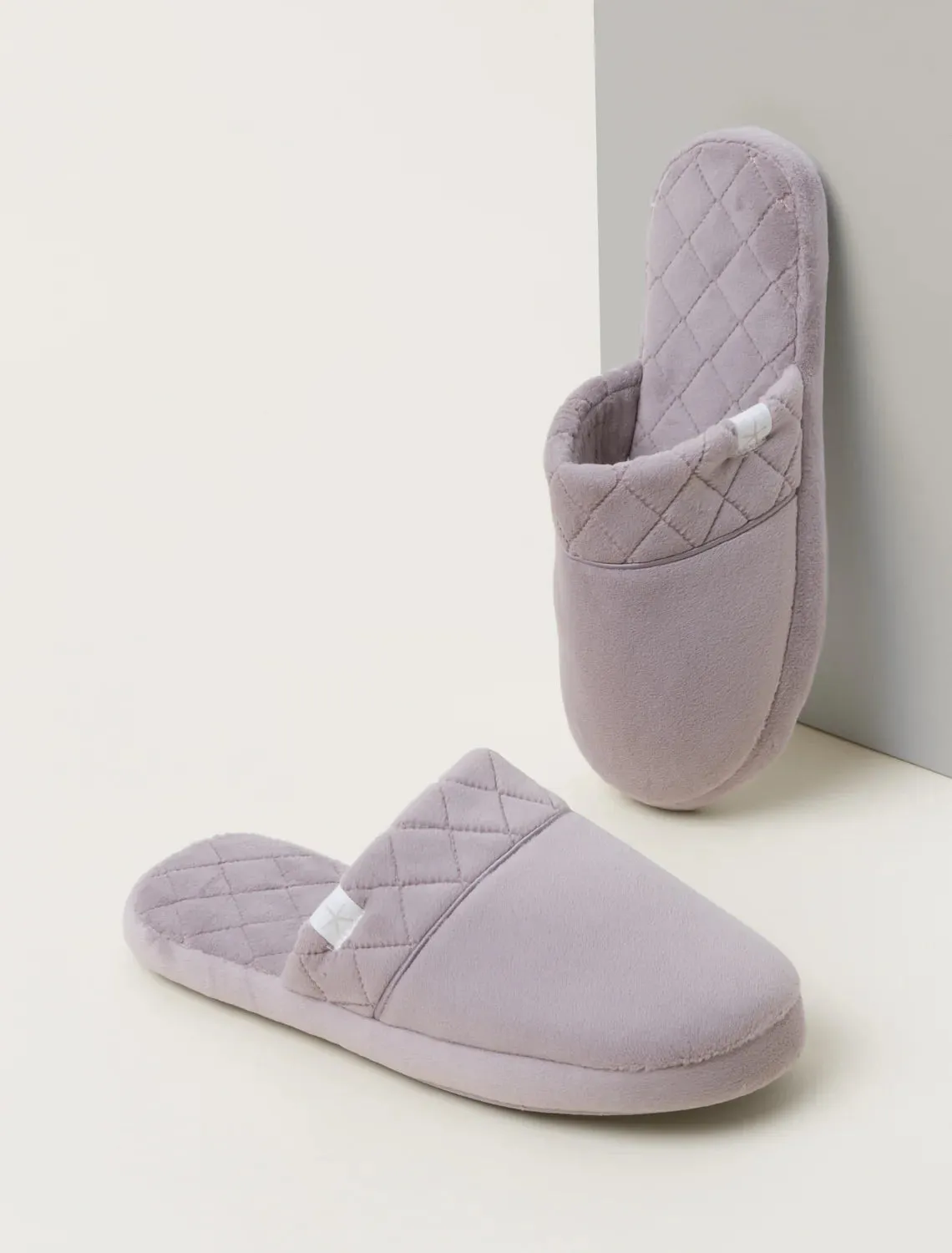 Barefoot Dreams LuxeChic® Slippers in Beach Rock